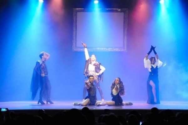 'SÚPER CÓMIQUES' continúa en escena con gran éxito