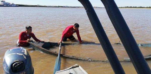 Canoero, desaparecido tras ser atropellado por convoy de barcazas - Nacionales - ABC Color