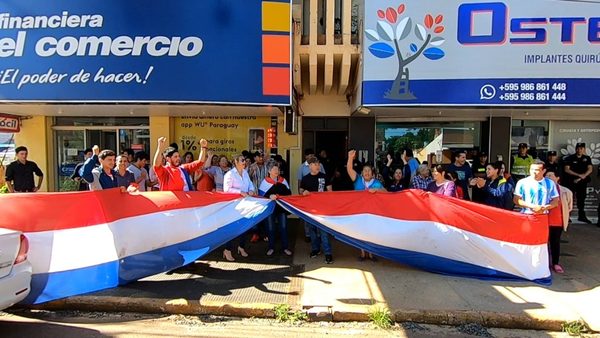 “LIBERTAD PARA JESÚS”: VECINOS SE MANIFIESTAN FRENTE A LA SEDE DE LA JUSTICIA ELECTORAL