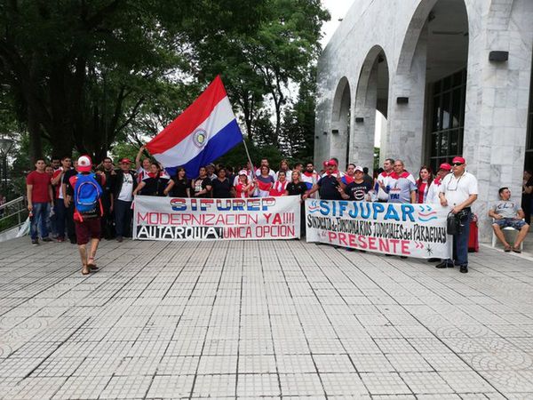 Corte cede a pedido de funcionarios que levantan huelga judicial