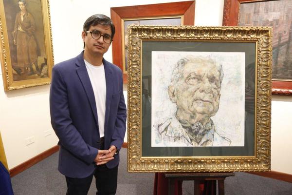 Artista ecuatoriano dona retrato de Roa Bastos al Museo de Bellas Artes