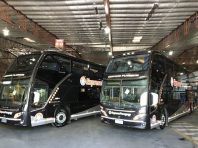 Sector privado presenta al Gobierno modernos buses para larga distancia - .::RADIO NACIONAL::.