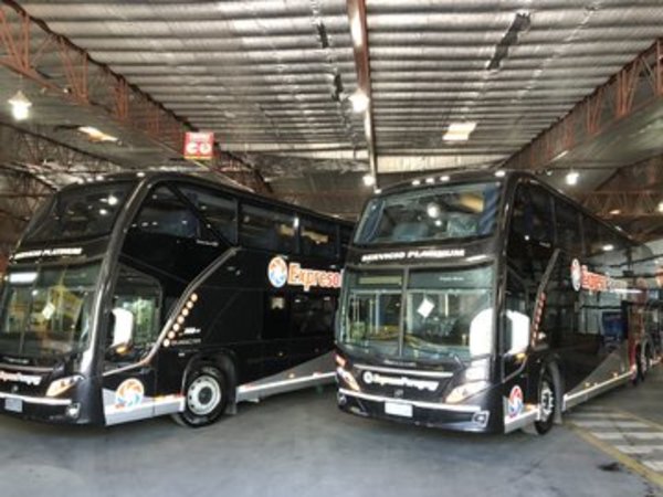 Sector privado presenta al Gobierno modernos buses para larga distancia - .::RADIO NACIONAL::.