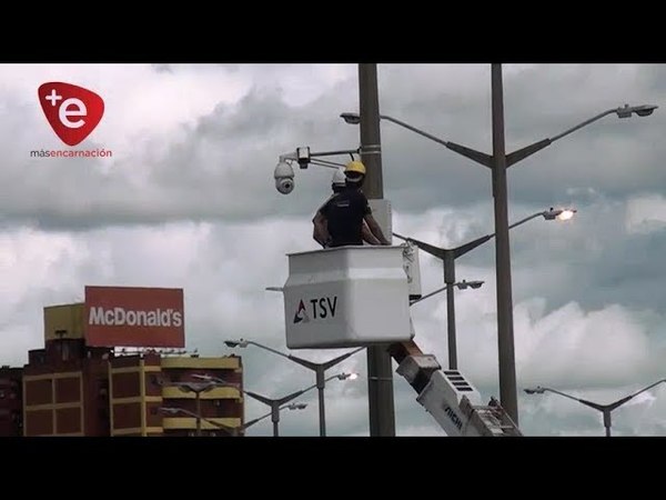 SE REALIZAN TRABAJOS DE MANTENIMIENTO DE CÁMARAS DEL 911 EN LA COSTANERA REPÚBLICA DEL PARAGUAY