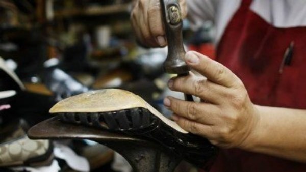 Más de 20.000 fabricantes de zapatos piden al gobierno bloquear ingreso de calzados chinos de contrabando - ADN Paraguayo