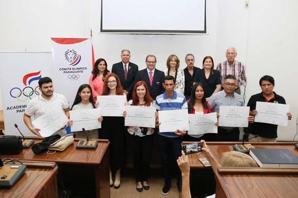 Premian a ganadores del concurso de cuentos cortos en guarani y castellano | .::Agencia IP::.