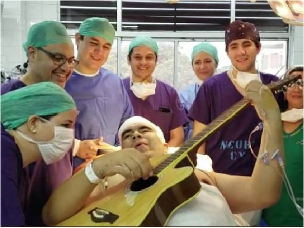 Realizan cirugía con paciente despierto en Hospital Central del IPS