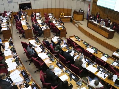 Aprueban eliminar aporte estatal a fondo de jubilación de legisladores