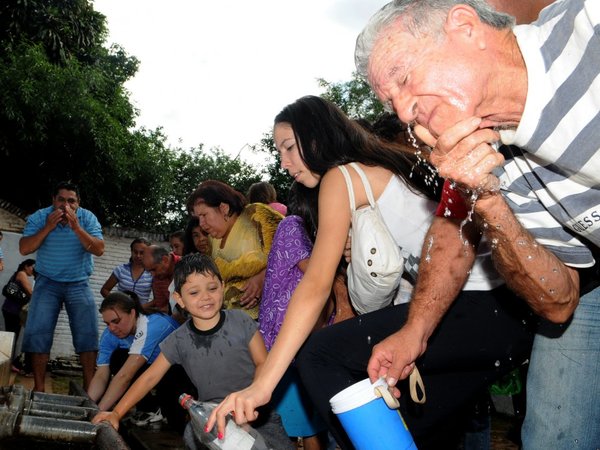 Cuidador del Tupãsy Ykua recibe a peregrinos desde hace 13 años