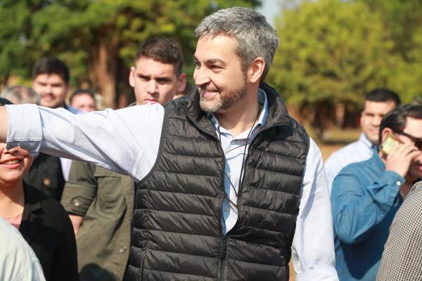 Abdo Benítez saluda a presidente electo de Uruguay | .::Agencia IP::.
