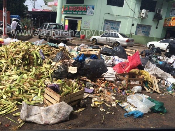 Fin de año: Prohibido limpieza de maíz en adyacencias del mercado | San Lorenzo Py