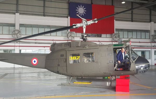 Taiwán dona a nuestro país tres helicópteros UH-1H - Política - ABC Color