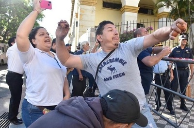 Funcionarios violentos de Hacienda justifican 'huevazos' a propios compañeros