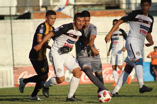 Guaraní golea a General Díaz en su cancha