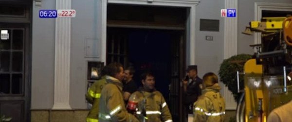 Aseguradora arde en llamas en Asunción | Noticias Paraguay