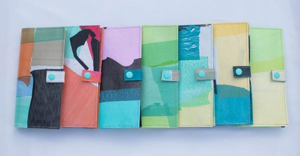 Lanzan billeteras hechas con bolsas de plástico
