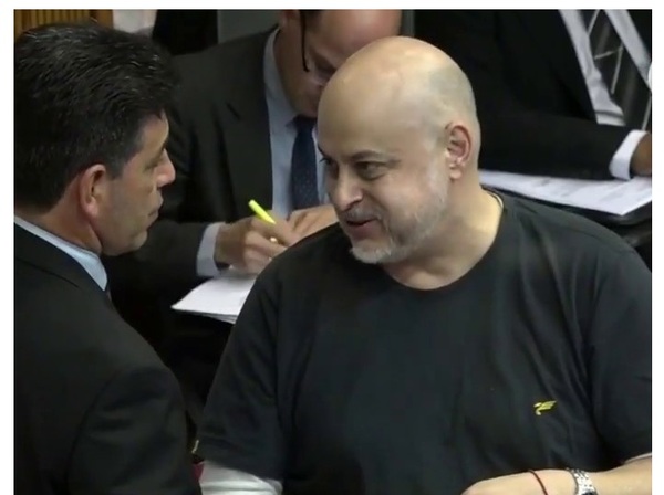 Expulsión de Payo Cubas fue una “victoria del poder económico”, según senador Ríos