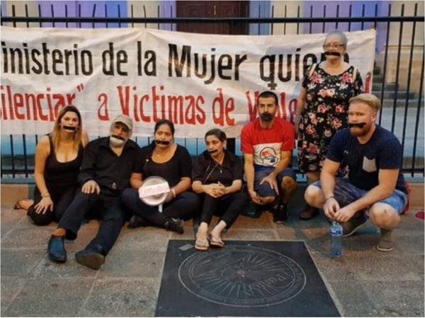 Víctimas de violencia tienen prohibido acercarse a la ministra de la Mujer