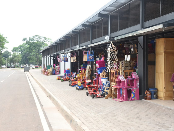 Caaguazú: Comerciantes reubicados en área de servicios aguardan ventas