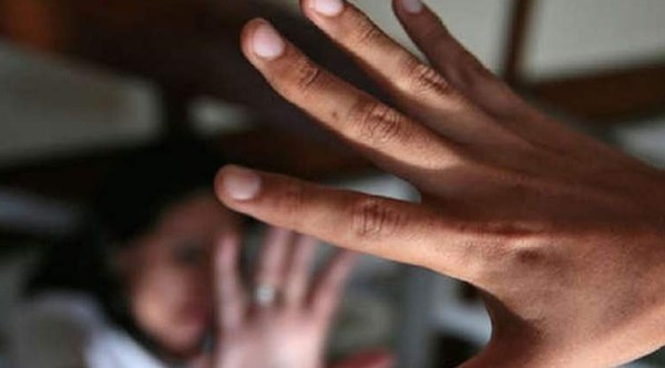 VIOLAN A SU COMPAÑERA EN FIESTA DE DESPEDIDA DE CURSO