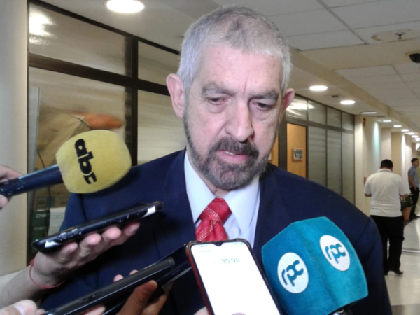 Kencho Rodríguez sostiene que se cumplió el debido proceso para destituir a Paraguayo Cubas