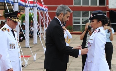 HOY / Mejor egresada de la Policía Nacional destacó el énfasis en igualdad de derechos dentro de la institución