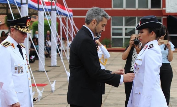 HOY / Mejor egresada de la Policía Nacional destacó el énfasis en igualdad de derechos dentro de la institución