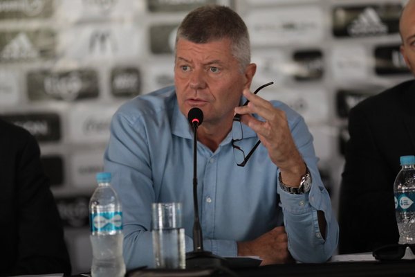 'Estamos más en el bailongo que en otra cosa más importante', sostiene directivo de Olimpia