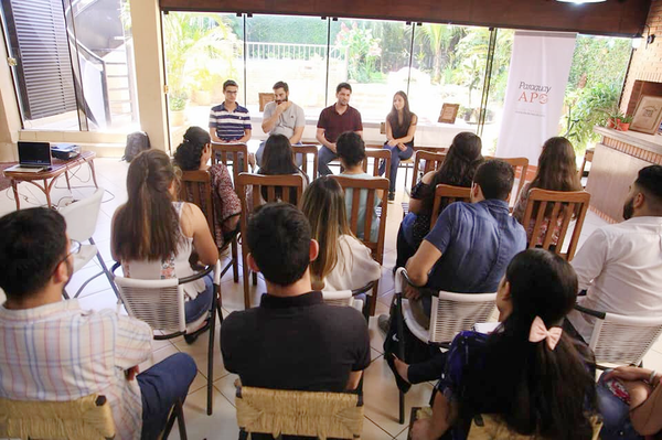 Paraguay Apo abrió convocatoria para becas