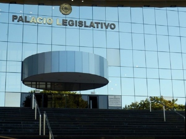 Senado destituye a 5 planilleros que figuraban como planilleros - ADN Paraguayo