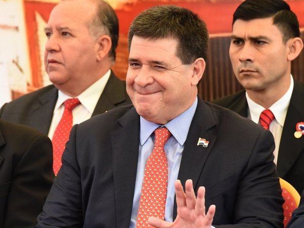 Levantan orden de detención contra Horacio Cartes