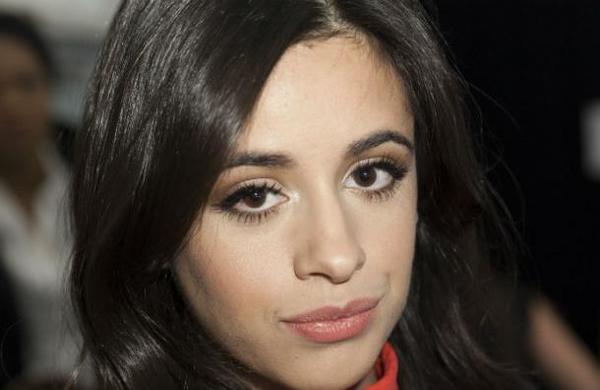 Camila Cabello confiesa haber cometido un robo en una visita al Palacio de Kensington - SNT