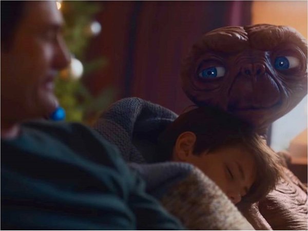 ET y Elliot se reencuentran 37 años después en un comercial
