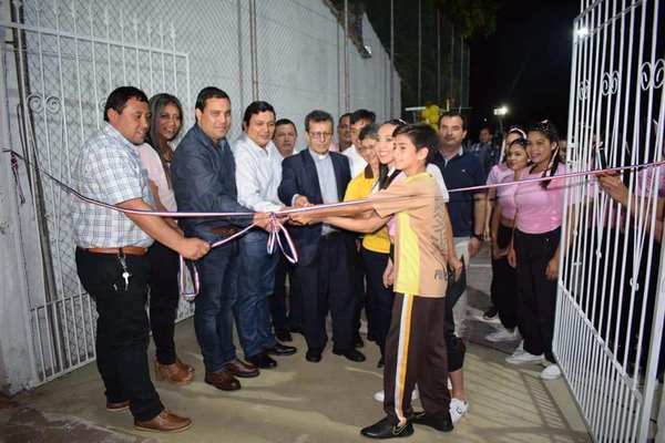 Inauguran pista deportiva y lumínica en la Escuela y Colegio Diocesano Misionero - Digital Misiones