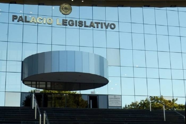 HOY / Control da señal de efectividad: destituyen e inhabilitan a planilleros del Congreso