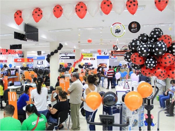 Clientes aprovechan descuentos de negocios en Black Friday