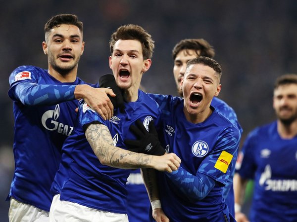 El Schalke caza al líder