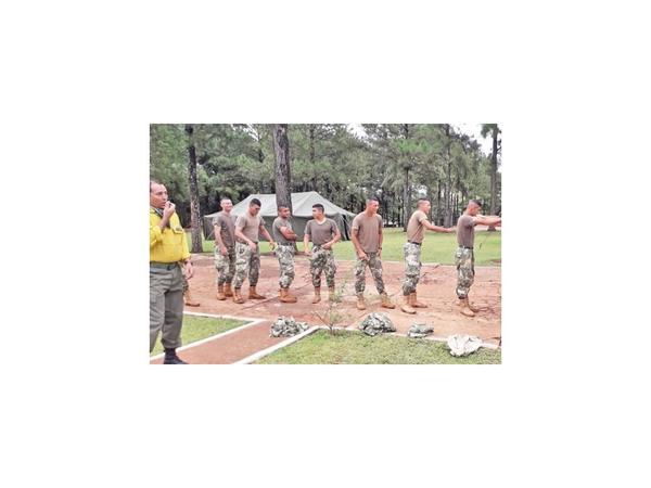 Itapúa capacita a militares como bomberos forestales