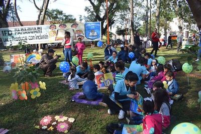Reconocen a 73 niños por sus “creaciones artísticas” en Paraguarí - Nacionales - ABC Color