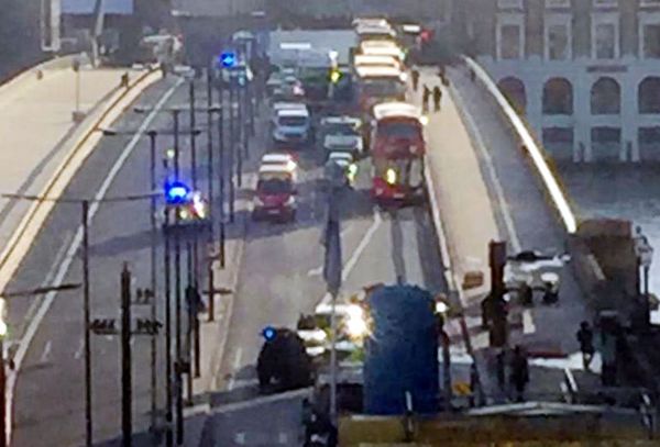 Ataque con cuchillo en puente de Londres se salda con dos muertos - Internacionales - ABC Color