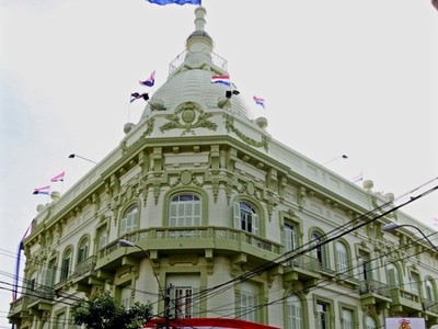 Funcionarios de Hacienda retoman actividades