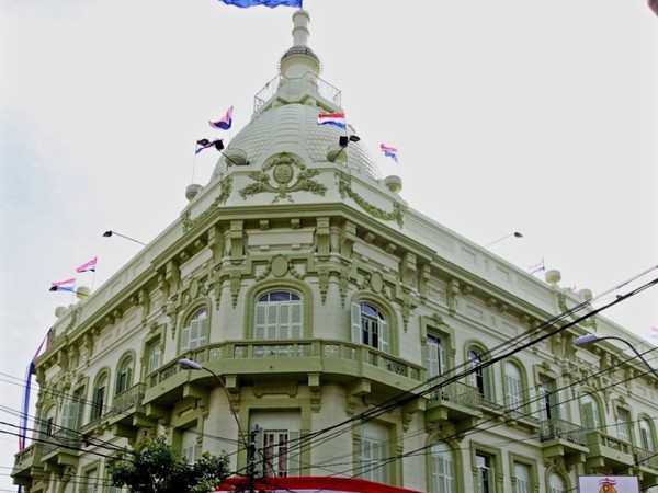 Funcionarios de Hacienda retoman actividades