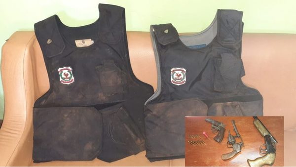 Recuperan chalecos de la Policía Nacional en el km 24   Minga Guazú
