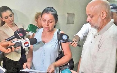 Esposa de Payo Cubas reclama banca y pide asumir como senadora