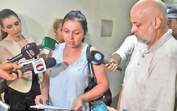 Esposa de Payo Cubas reclama banca y pide asumir como senadora