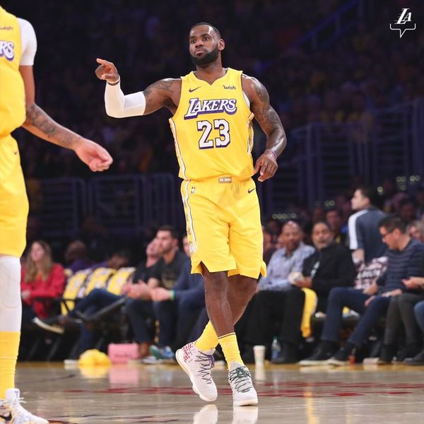 Lakers se mantienen triunfales - Básquetbol - ABC Color