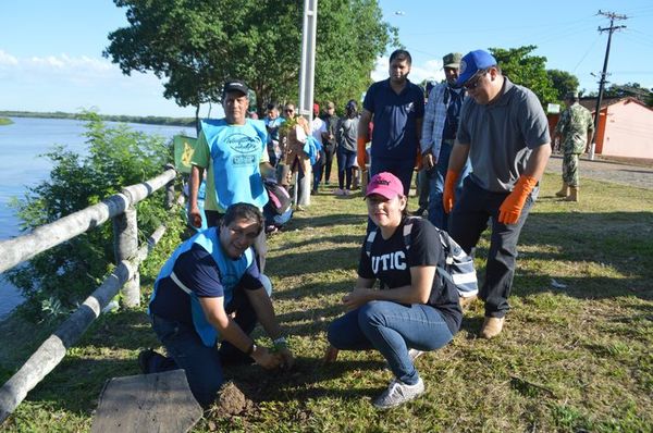 Limpieza del río Paraguay y arborización de la ribera en Puerto Antequera - Nacionales - ABC Color