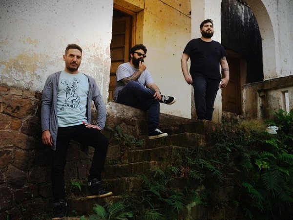 Casta presenta su Rock sincero en la Manzana de la Rivera
