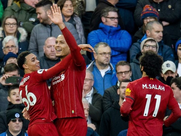 El Liverpool sufre para dejar al Manchester City a once puntos