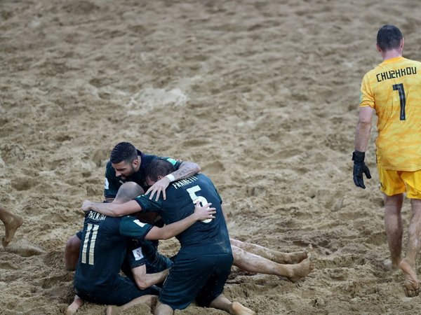 Italia logra sufrido boleto a la final del Mundial de fútbol playa